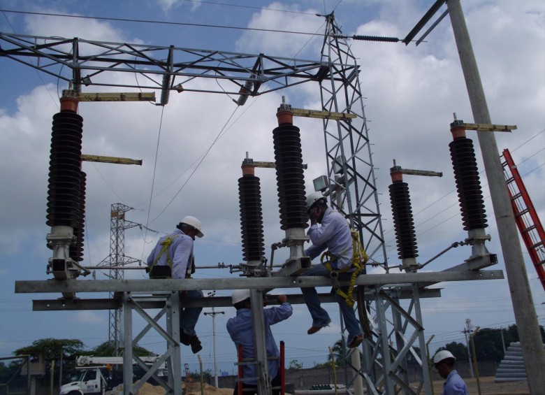 El desafío mayor para distribuir energía en la Costa Caribe es contrarrestar el robo del servicio. Crédito: Colprensa