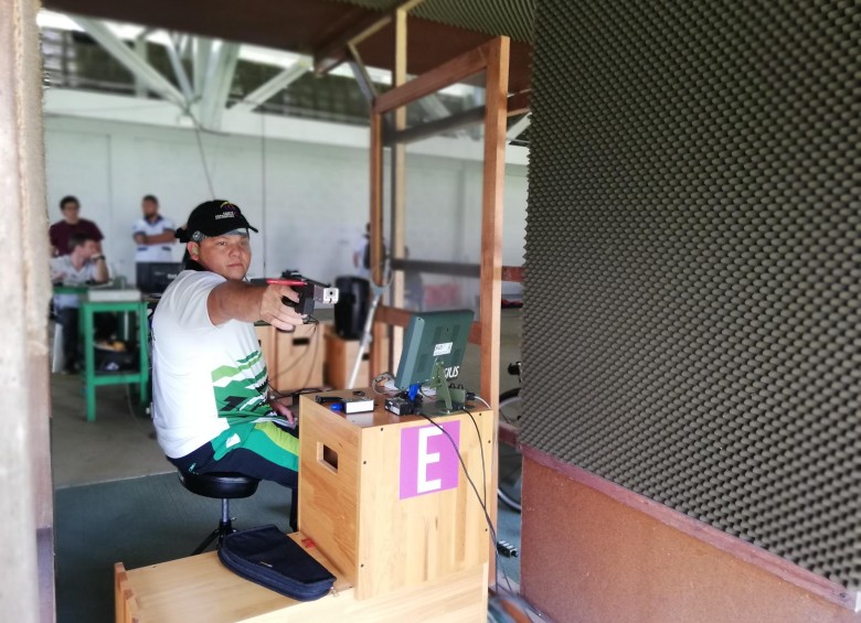 Déiber Arredondo, durante una de las pruebas que disputó en el Campeonato Nacional de tiro para-deportivo en Cali. FOTO cortesía Comité Paralímpico