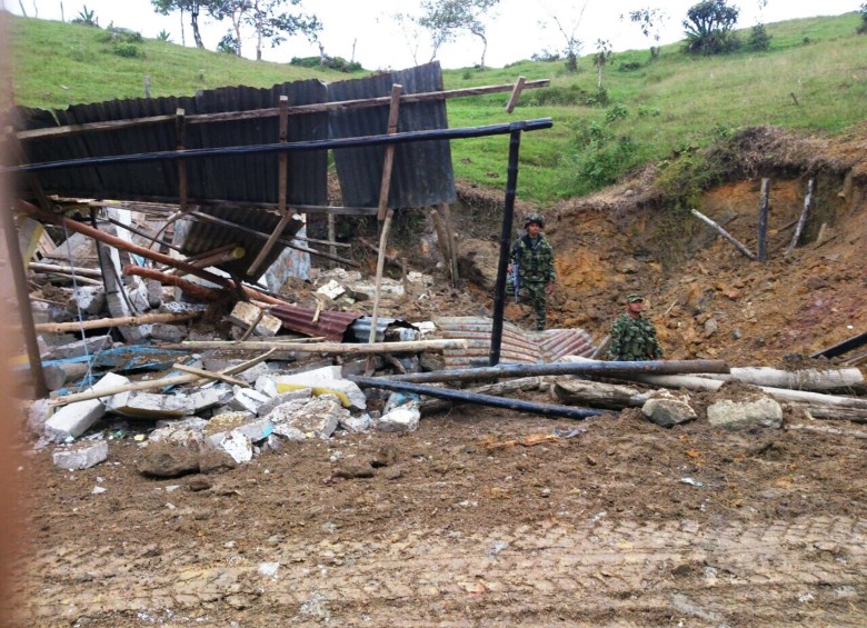 El Ejército confirmó la destrucción de manera controlada de una casa bomba en la vereda Villa Fátima, ubicada en el kilómetro 7 en la vía Anorí- Medellín. FOTO CORTESÍA
