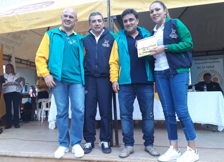 La Cooperativa recibió, de manos del alcalde de Andes, las llaves del municipio.
