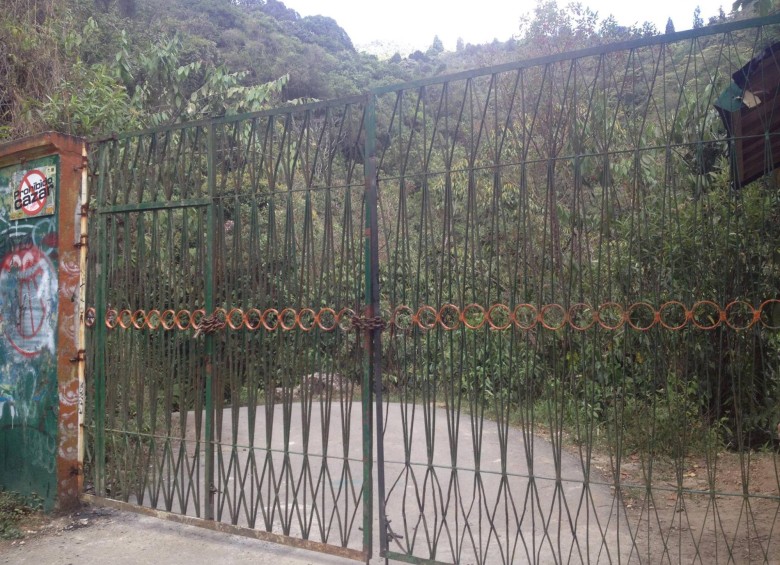 Esta fue la puerta que fue hurtada en el parque La Romera. FOTO CORTESÍA.