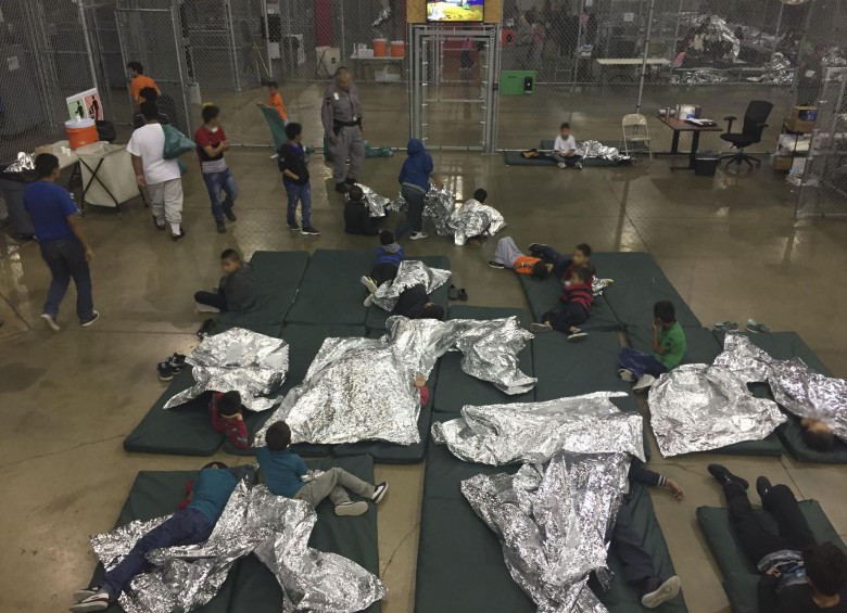 Niños detenidos en la frontera de Estados Unidos. FOTO AFP
