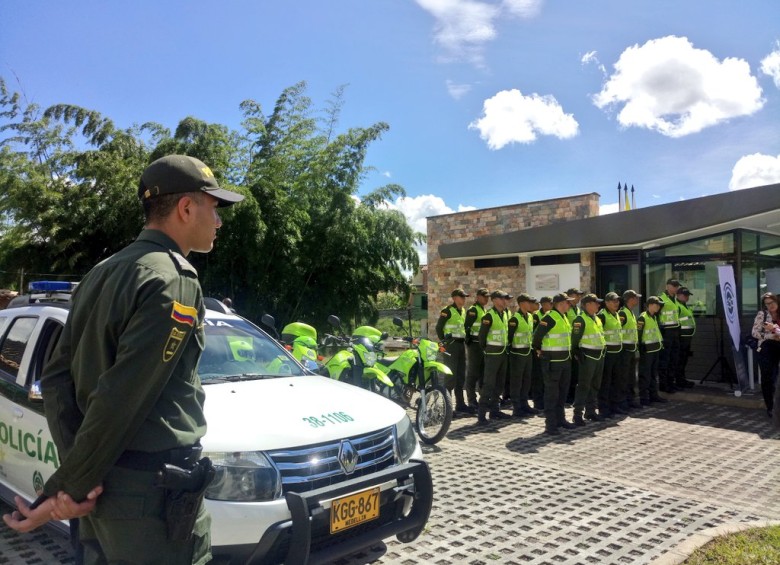 Los 23 uniformados del nuevo CAI de Rionegro contarán con nueve motos y una patrulla. FOTO cortesía alcaldía de rionegro