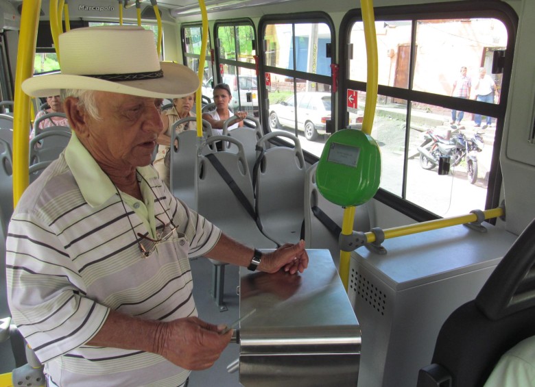 La porción de buses también se cobrará con la tarjeta Cívica. FOTO Archivo