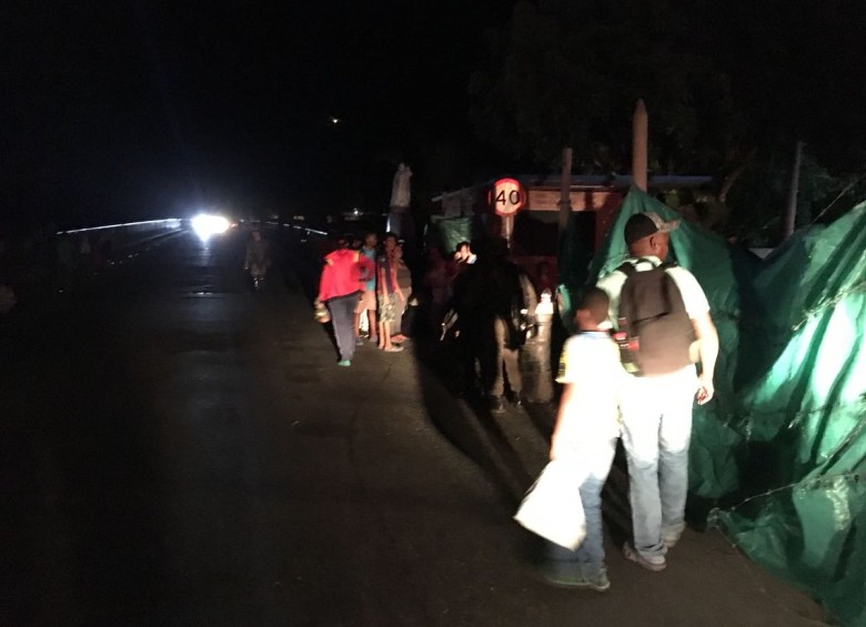 Evacuación de los pobladores de Puerto Valdivia. FOTO CORTESÍA