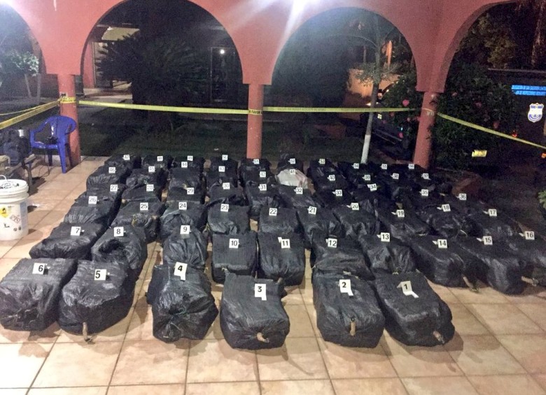 Colombianos transportaban cocaína en sumergible en El Salvador