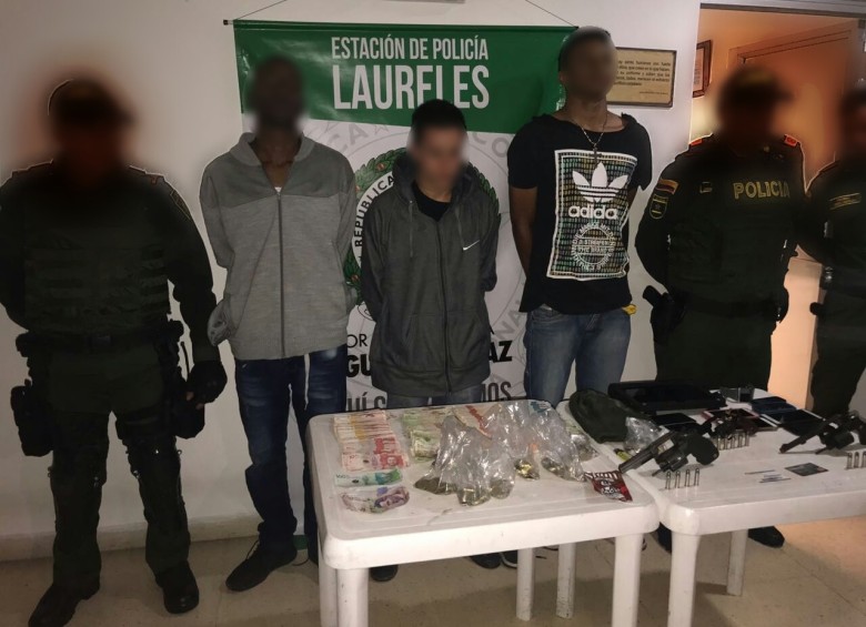 Tres de los capturados en el hecho. FOTO POLICÍA 