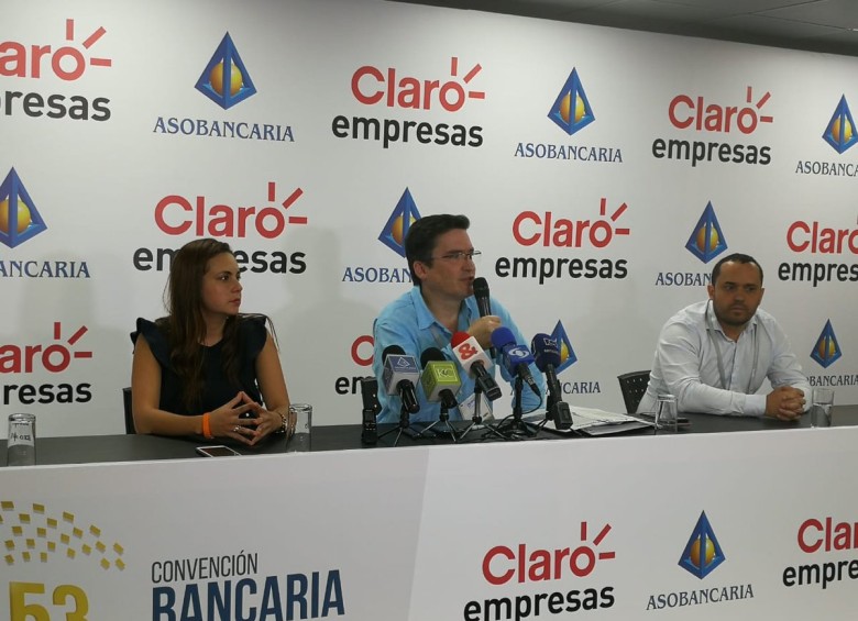 Santiago Castro, en el centro de la imagen, presentó el Equipo de Respuesta a Incidentes Cibernéticos (CSIR), en Cartagena. Foto: Cortesía Asobancaria.