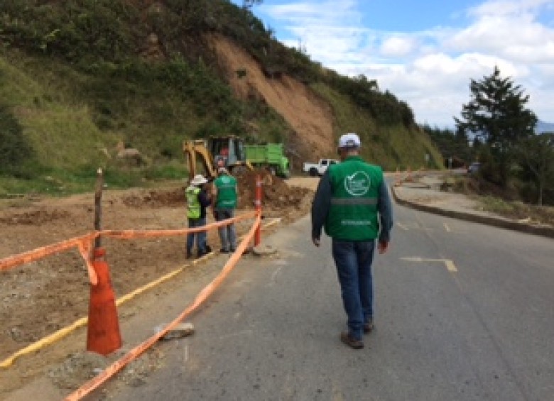 En el kilómetro 4+700 de la vía La Ceja - Abejorral hay obras para estabilizar un punto crítico. FOTO Cortesía de la Alcaldía de La Ceja