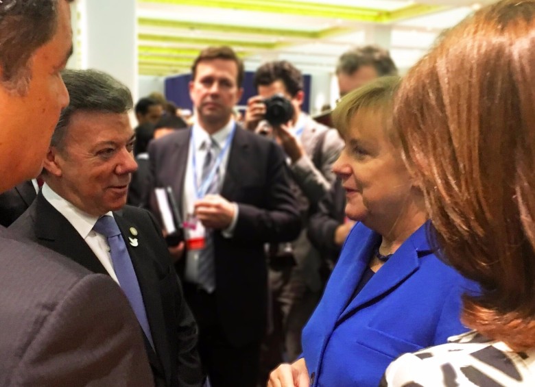 En el marco de su participación en la Cumbre de Cambio Climático COP21, el presidente Juan Manuel Santos sostuvo varios encuentros informales, antes de su intervención en la plenaria. FOTO COLPRENSA