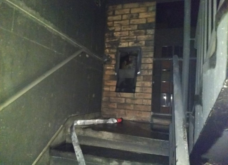 Incendio de un shut de basura casi causa tragedia en edificio en Bello