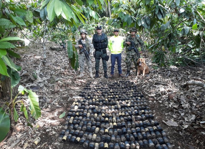 Según el Ejército, el material explosivo fue trasladado a la sede del Batallón Especial Energético Vial N. 9, para su destrucción. FOTO ARMADA