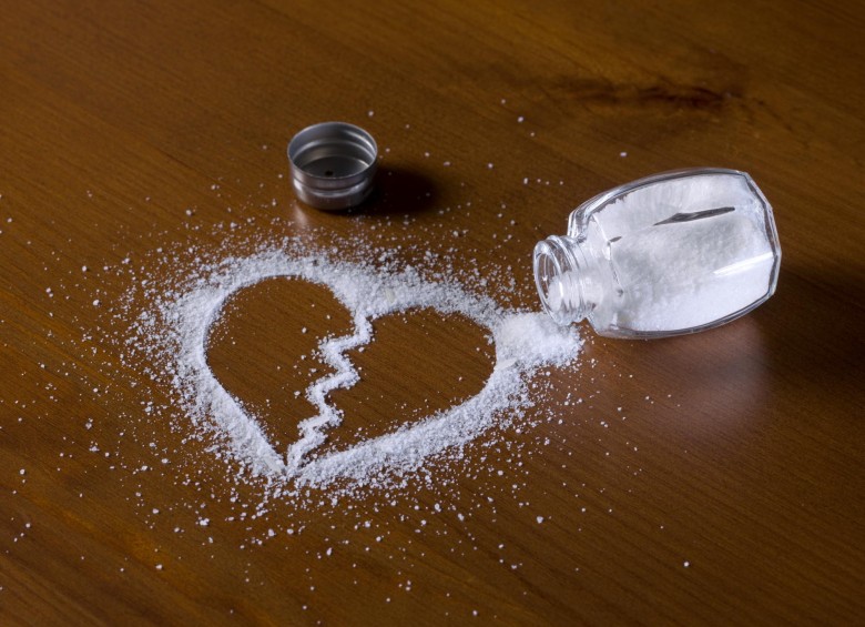 Consumir sal con moderación es una de las recomendaciones de las autoridades sanitarias para cuidar el corazón. FOTO sstock