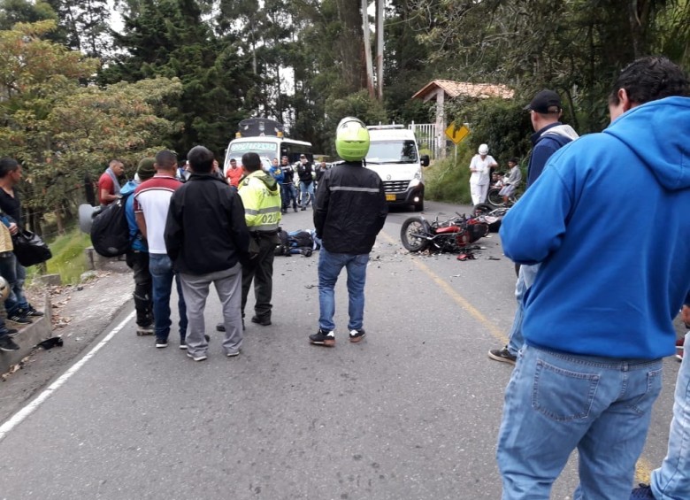 El accidente ocurrió en el kilómetro 4 + 450, jurisdicción del municipio de Bello, en la vía que conduce a San Pedro de los Milagros. FOTO GUARDIANES DE ANTIOQUIA