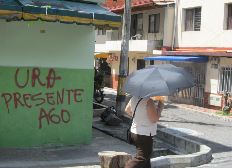 El 11/8/12 el combo “la Agonía”, asociado de “los Urabeños”, incursionó en el barrio Santa Lucía, intimidó a la gente y pintó grafitis anunciando una supuesta toma.