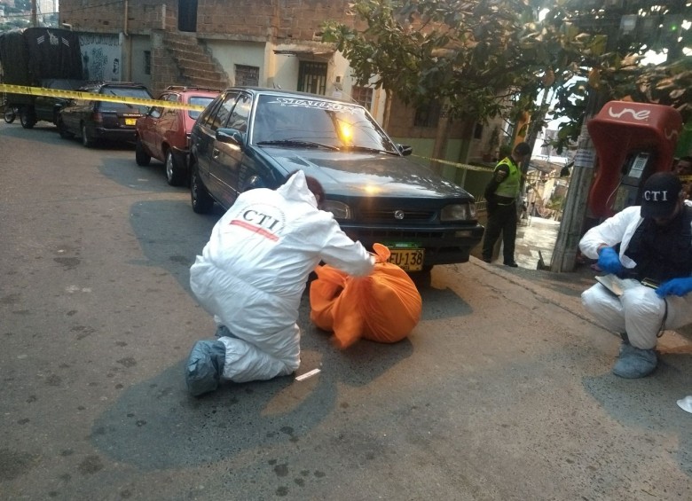Un hombre fue hallado envuelto en una sábana en la carrera 85D con calle 57A, barrio El Pesebre, parte alta el 31 de enero de 2018. Foto: Reportero Qhubo