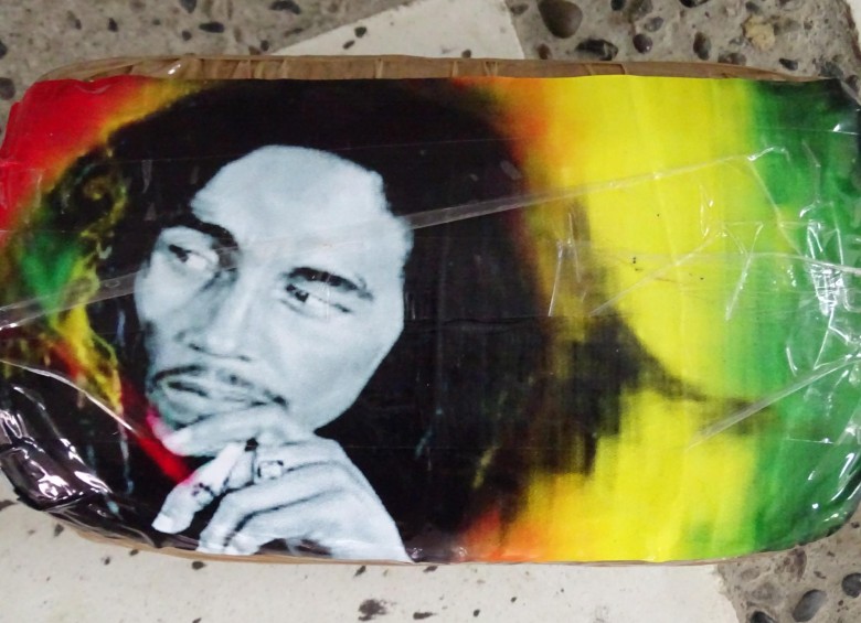 La Armada incautó en Tumaco marihuana en paquetes con el rostro de Bob Marley. FOTO: ARMADA
