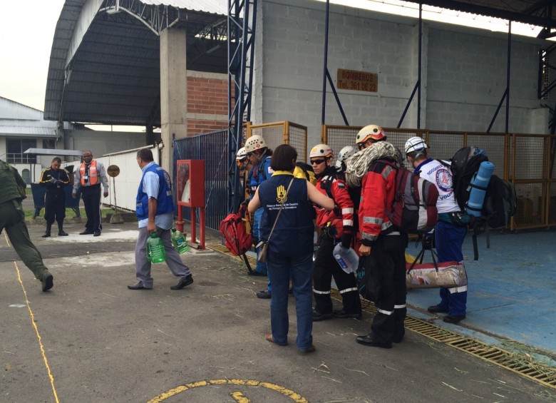 Los operativos en Cerro Plateado son apoyados por Cruz Roja y voluntarios de la zona, que sirven de guía. FOTO Cortesía