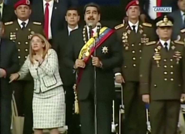 Así fue el momento en el que el presidente Maduro sufrió el aparente atentado. Video: EL COLOMBIANO
