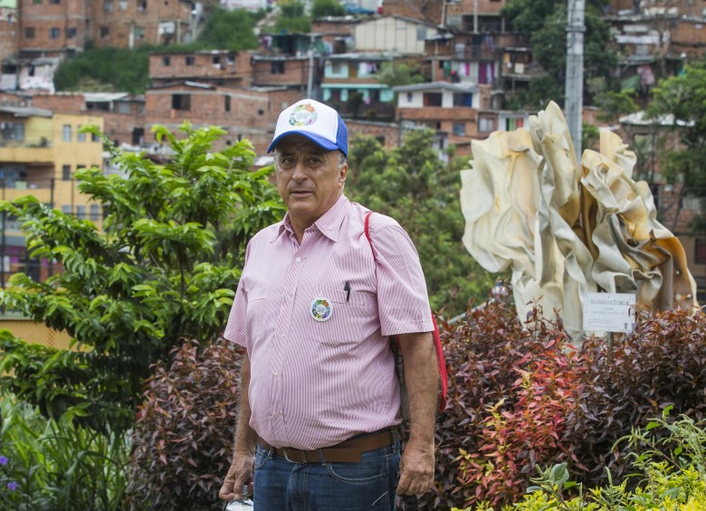 Rafael Aubad López, presidente de la Fundación Proantioquia, apreció en cinco lugares de Medellín avances y desafíos frente a cumplir los Objetivos de Desarrollo Sostenible. FOTO JULIO CESAR HERRERA