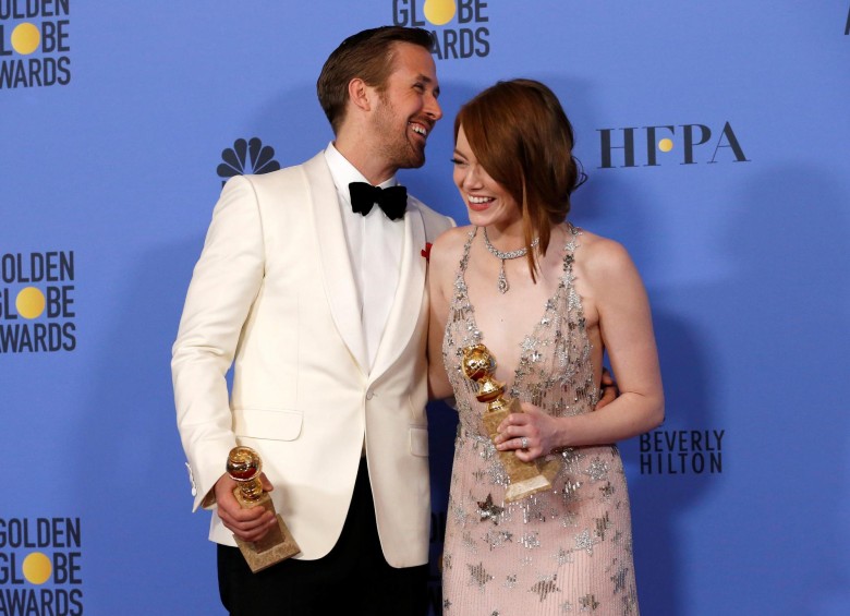 Ryan Gosling y Emma Stone en los Globo de Oro. FOTO Reuters