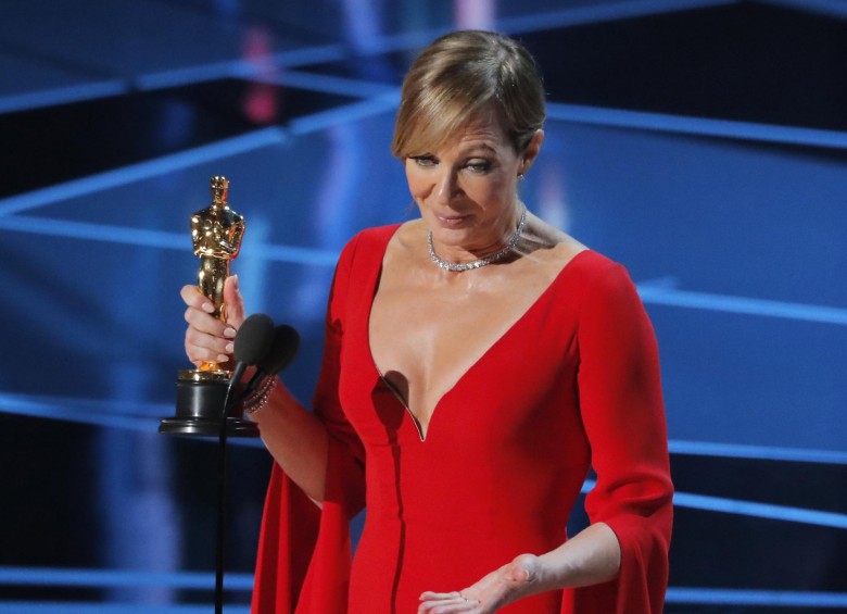 Allison Jenney recibe su Óscar. FOTO Reuters