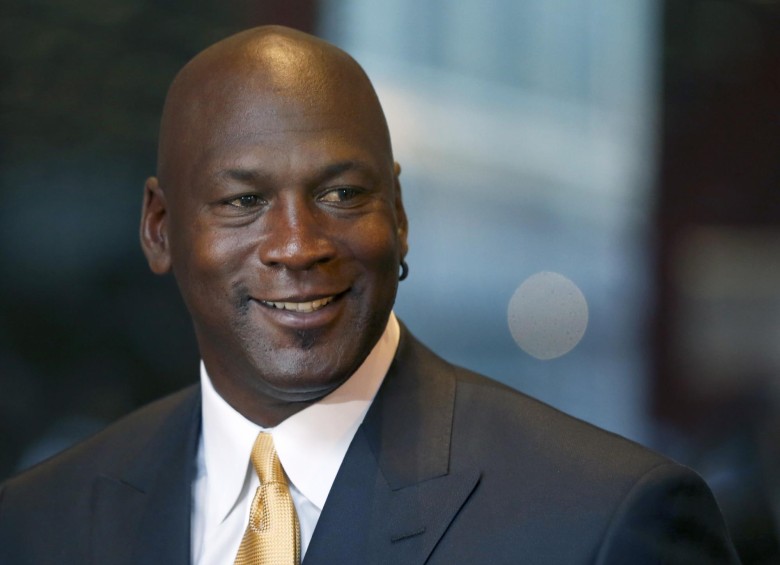 Un jurado ordenó el pasado viernes que una cadena de tiendas de abarrotes, ya desaparecida, pague 8,9 millones de dólares al legendario ex basquetbolista Michael Jordan por usar su nombre con fines publicitarios. FOTO AP