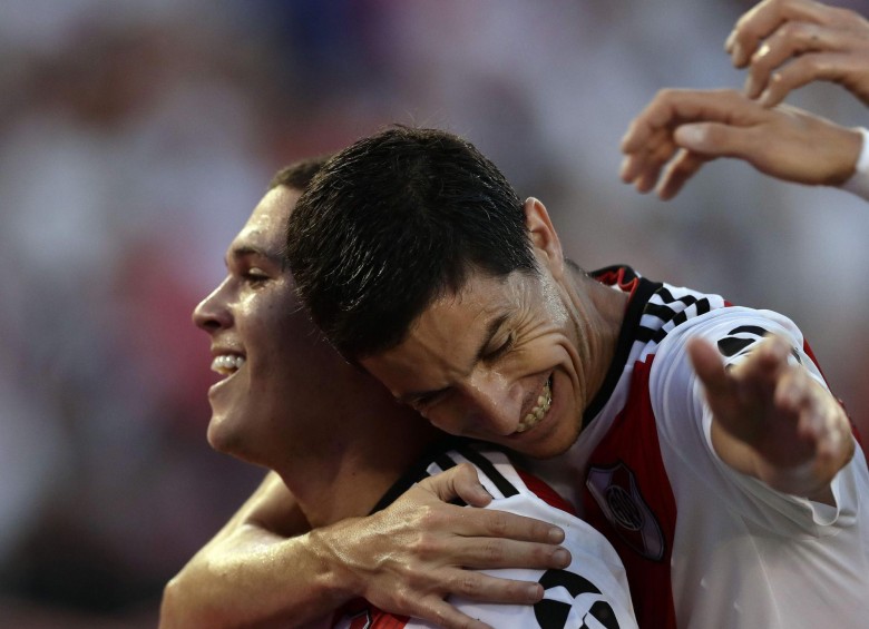 Juan Fernando Quintero sigue demostrando su buen momento con River Plate. FOTO AFP