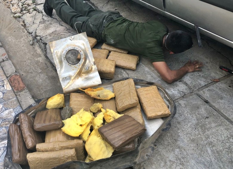 En Caucasia, municipio del Bajo Cauca antioqueño, fue detenido un vehículo que se dirigía a la Costa Atlántica cargado de droga. FOTO: CORTESÍA 