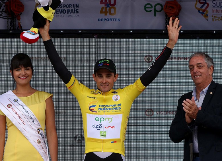 Óscar Sevilla está defendiendo el bicampeonato de la Vuelta a Colombia y ayer en el arranque de la edición 2015 se lució con su equipo siendo primer líder de la carrera. FOTO Julio César Herrera 