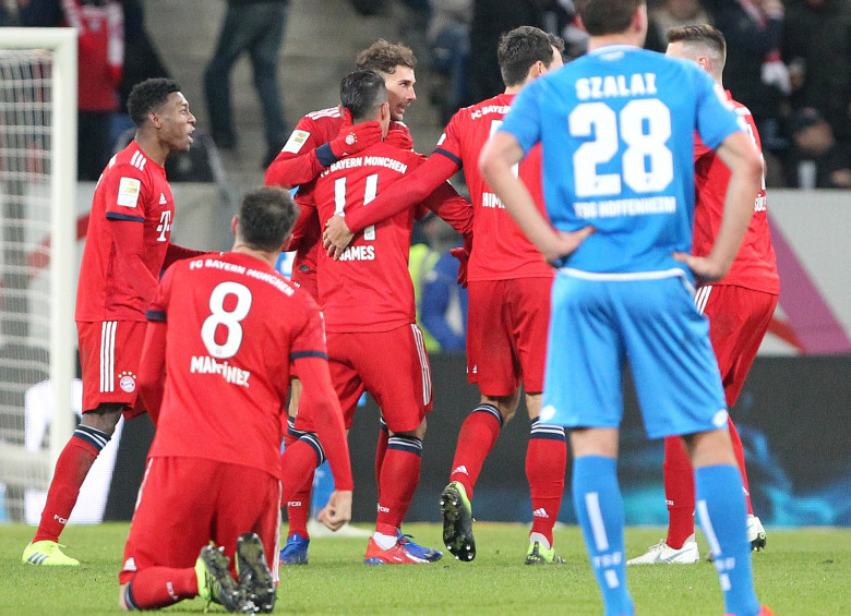 James Rodríguez (11) participó en el tercer gol de Bayern que marcó Lewandowski. FOTO AFP