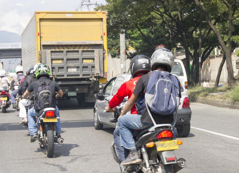 La medida de restricción al parrillero hombre se aplica en Medellín desde noviembre de 2012. FOTO EDWIN BUSTAMANTE