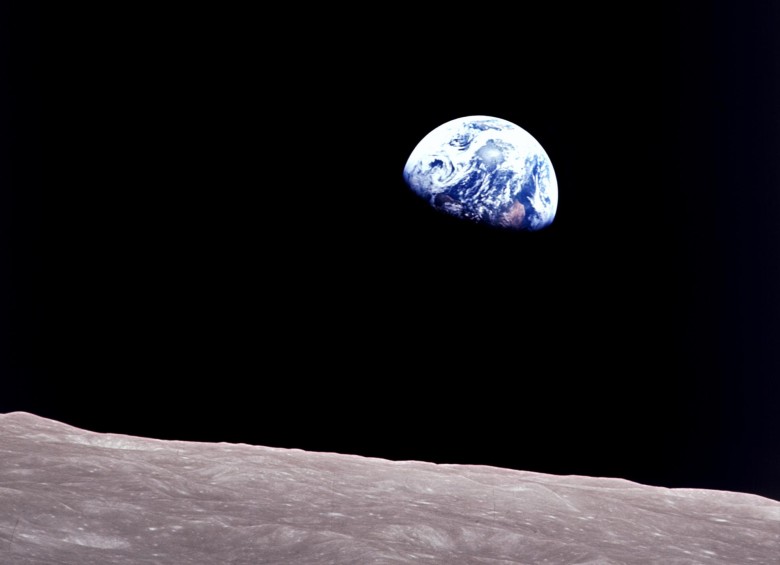 La Tierra apareciendo tras la Luna, de la Apolo 8. FOTOS NASA