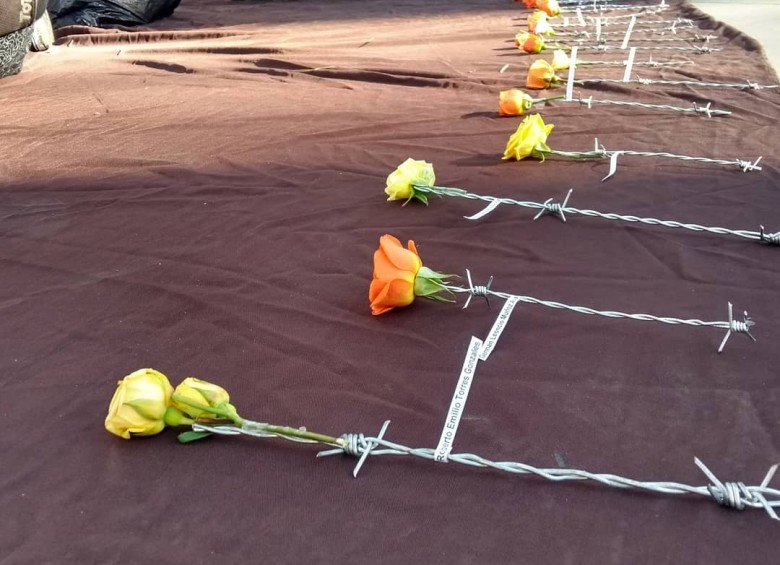 613 flores para recordar a las víctimas de la violencia homicida en Medellín
