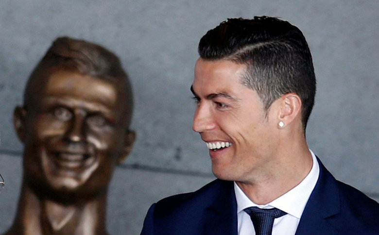 Busto de Cristiano Ronaldo se robó el show en las redes 