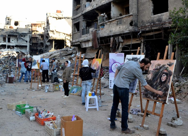 Pintar entre las ruinas de la guerra en Siria