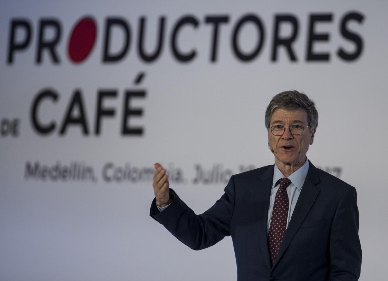 Jeffrey Sachs estimó que si todas las personas toman una taza de café por día, la demanda se multiplicaría por cinco. FOTO jaime pérez
