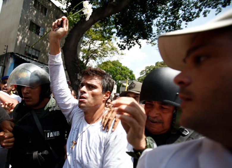 El 18 de febrero 2014, Leopoldo López se entregó a las autoridades. Antes era desconocido fuera de Venezuela, pero ahora grupos de derechos humanos lo consideran el prisionero político más destacado de América Latina. FOTO AP