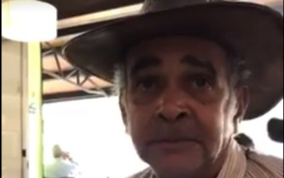 Don José, a pesar del acto discriminatorio, pidió respeto por la dueña del restaurante Taquino. FOTO imagen tomada del video
