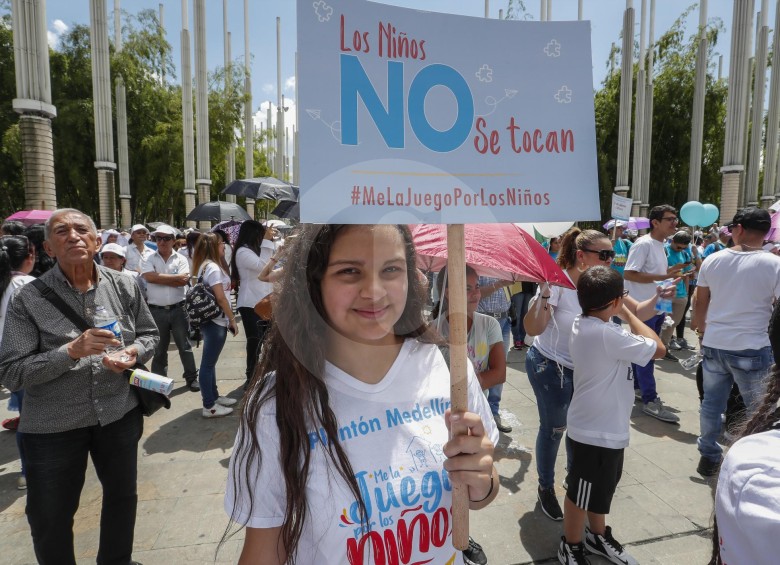 En Medellín protestaron contra el maltrato infantil