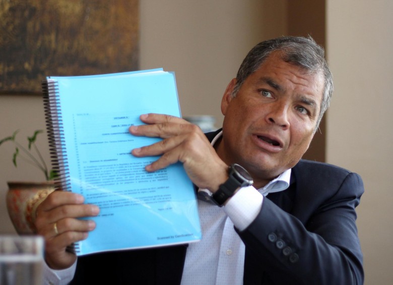 El exmandatario Rafael Correa asegura que es víctima de persecución por parte del actual gobierno, el de Lenín Moreno, tras los enfrentamientos entre ambos líderes de izquierda. FOTO reuters