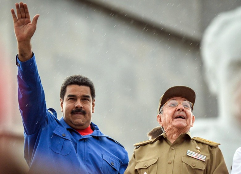 Nicolás Maduro, izquierda, y Raúl Castro en La Habana. FOTO afp