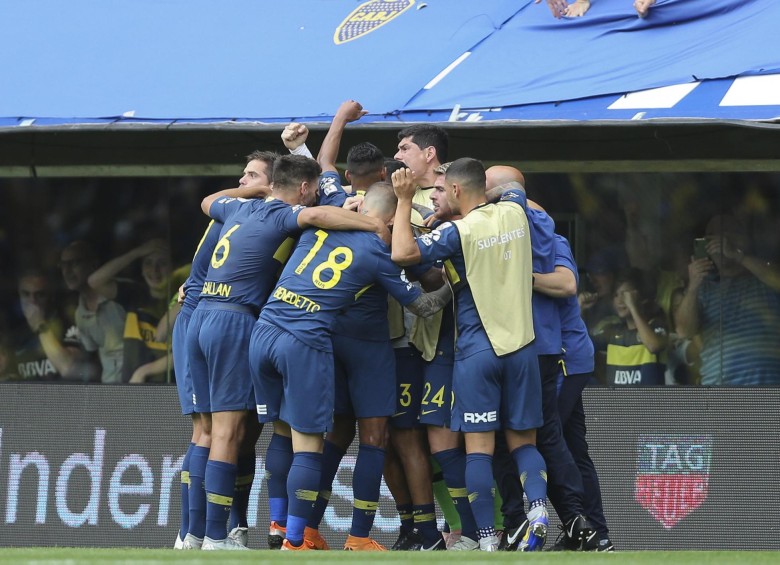 El plantel de Boca celebra uno de los tantos. El título se define en el Monumental. FOTO AFP