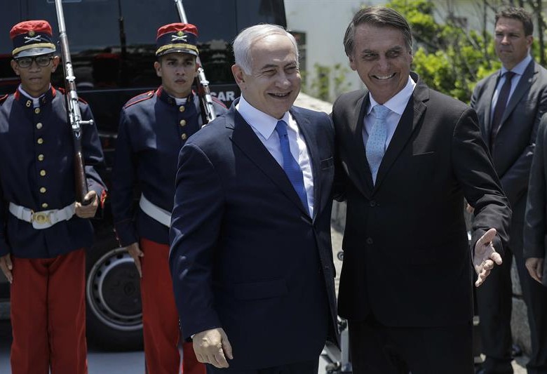 El presidente electo de Brasil, Jair Bolsonaro se reunió ayer con el primer ministro de Israel, Benjamín Netanyahu), ayer en la tarde en Río de Janeiro (Brasil), a horas de su posesión. FOTO: EFE
