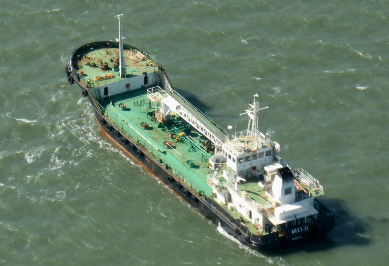 Este es Aris 13, el buque petrolero secuestrado por piratas somalíes. FOTO www.shipspotting.com