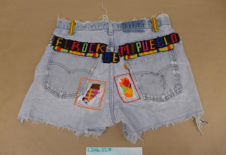 Estos pantalones cortos de Carlos Vives estarán expuestos en el Museo de los Grammy. FOTO Cortesía