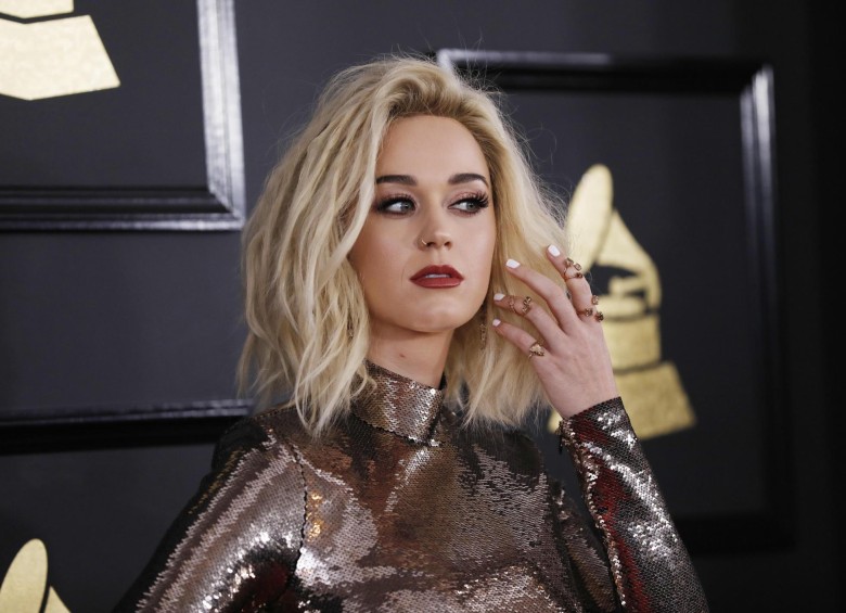 Katy Perry en la alfombra roja de los Grammy. FOTO Reuters. 