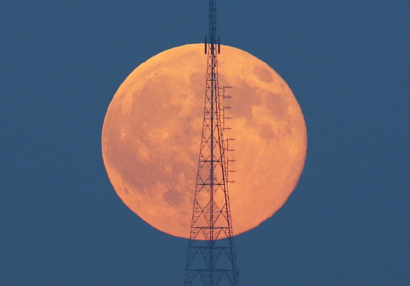 La última “luna azul” ocurrió el 31 de agosto de 2012 y, para ver la próxima después de la de este viernes, habrá que esperar hasta enero de 2018. Turquía. FOTO Reuters