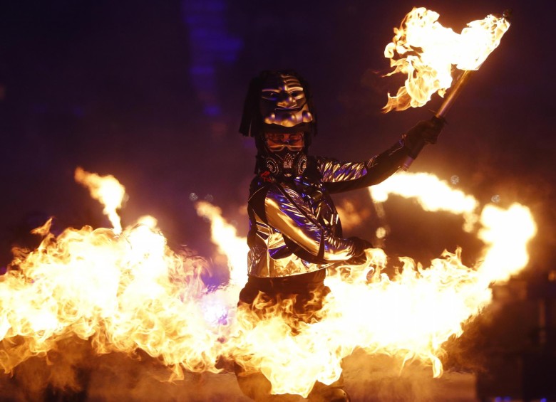 El fuego, símbolo importante de la cultura coreana, presente en la inauguración. Fotos Fedepatín y Reuters
