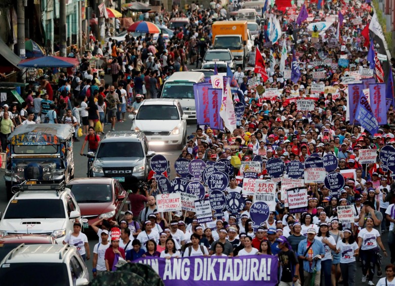 Mujeres Filipinas conmemoran con una multitudinaria manifestación el Día internacional de la mujer. FOTO: EFE